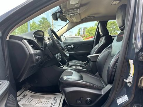 Used 2016 Jeep Cherokee Trailhawk w/ Comfort & Convenience Group AWD/4WD image 10