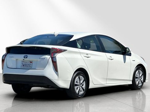 Used 2016 Toyota Prius Four FWD image 4