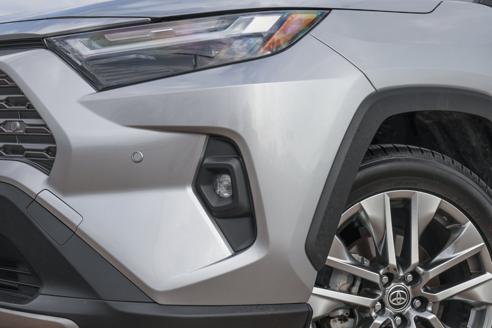 Used 2025 Toyota RAV4 Limited w/ Advanced Technology Package FWD image 12