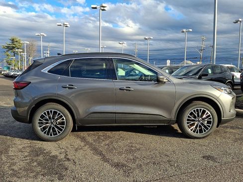 New 2026 Ford Escape SE w/ Class II Trailer Tow Package image 15