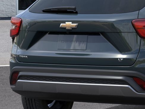 New 2026 Chevrolet Trax LT w/ LT Convenience Package FWD image 14