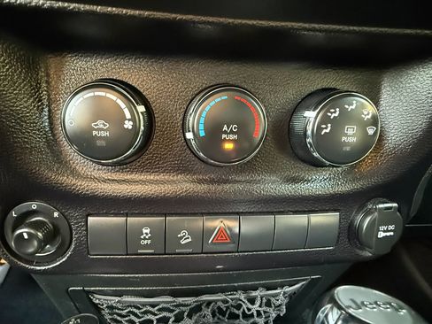 Used 2015 Jeep Wrangler Unlimited Sport AWD/4WD image 31