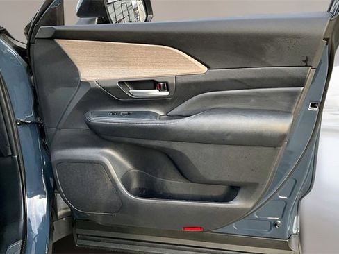 Used 2024 Toyota Grand Highlander Limited image 26