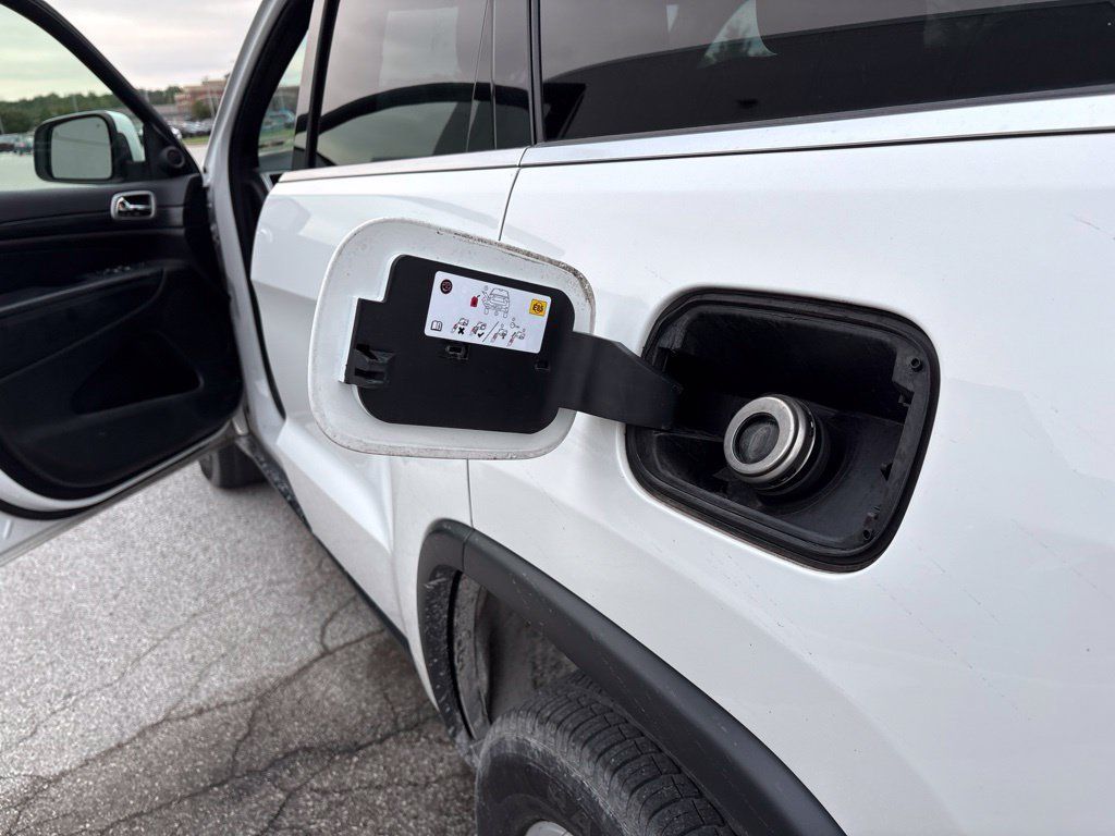 Used 2021 Jeep Grand Cherokee Laredo AWD/4WD image 7