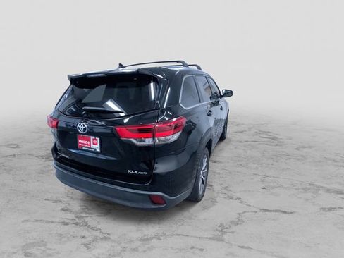 Used 2019 Toyota Highlander XLE image 9