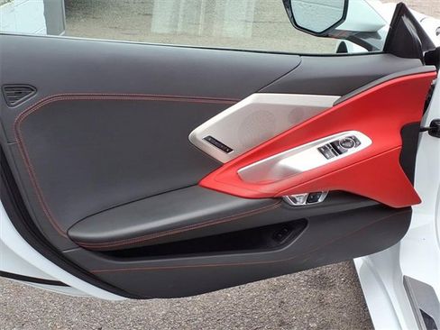 Used 2021 Chevrolet Corvette Stingray w/ Z51 Performance Package image 10