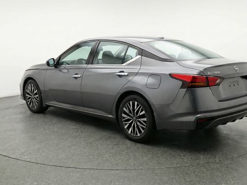 Used 2025 Nissan Altima 2.5 SV image 6