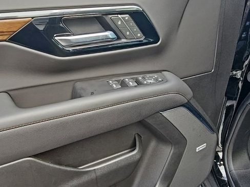 Used 2026 Chevrolet Tahoe High Country AWD/4WD image 13