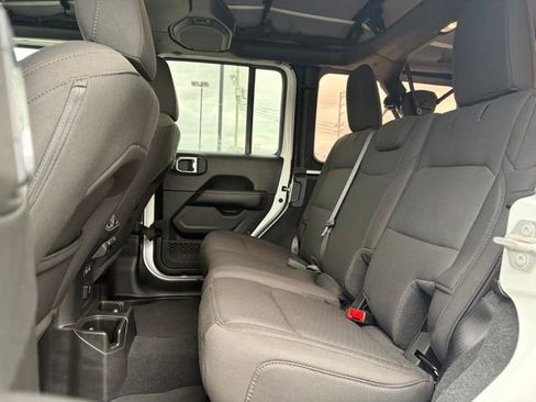 Used 2023 Jeep Wrangler Sahara image 21
