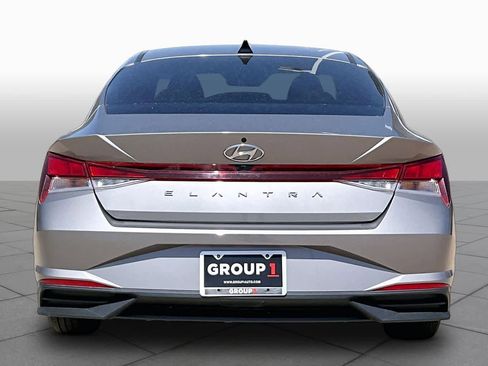 Used 2022 Hyundai Elantra SEL FWD image 9