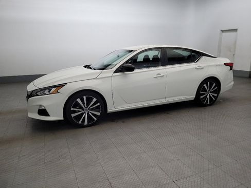 Used 2022 Nissan Altima 2.5 SR image 2