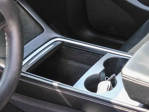 Used 2022 Tesla Model Y Long Range image 20