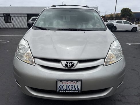 Used 2010 Toyota Sienna LE FWD image 8