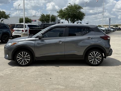 Used 2024 Nissan Kicks SV w/ Exterior Package FWD image 9