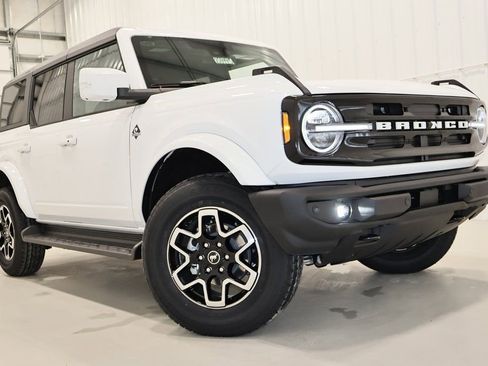 New 2025 Ford Bronco Outer Banks image 32