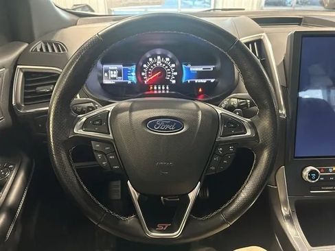Used 2022 Ford Edge ST image 28
