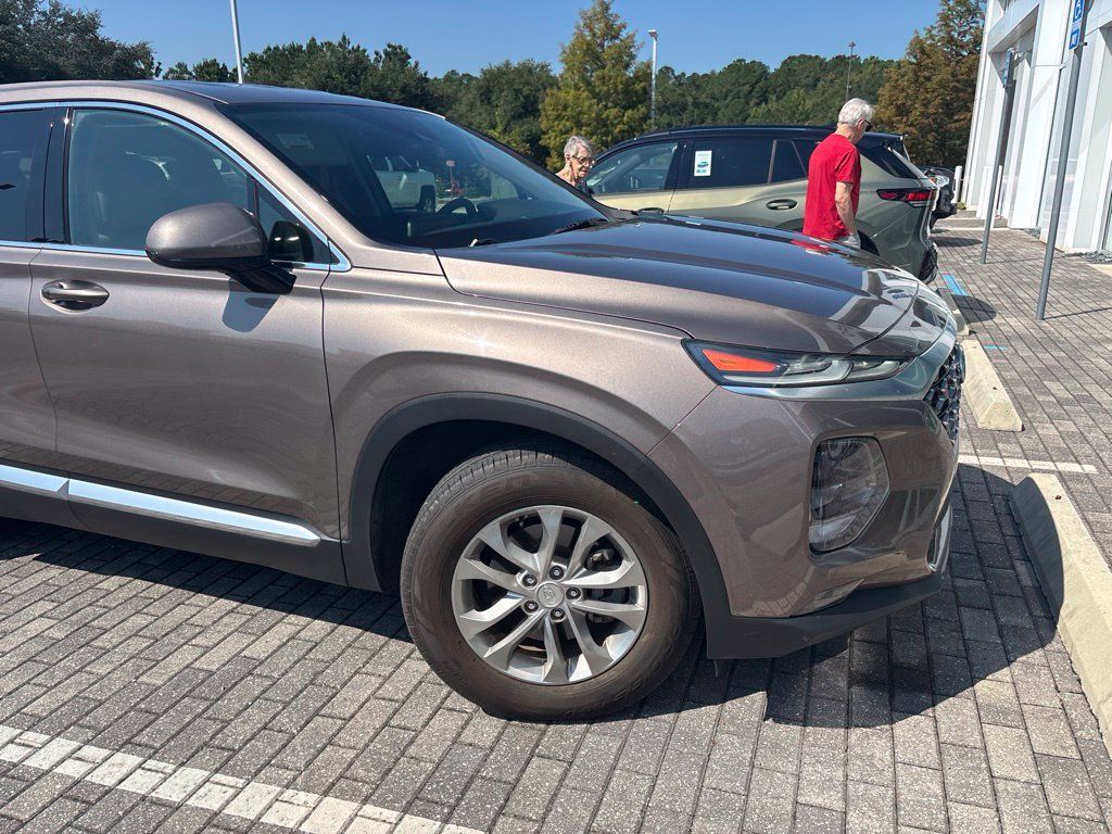 Used 2019 Hyundai Santa Fe SEL FWD image 2