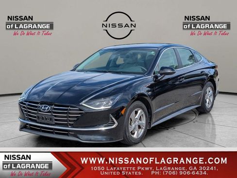 Used 2023 Hyundai Sonata SE image 1