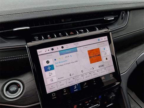 Used 2022 Jeep Grand Cherokee L Limited w/ Luxury Tech Group II image 18