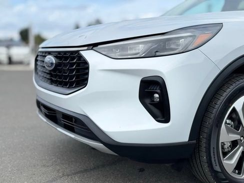 Used 2025 Ford Escape Platinum AWD/4WD image 7