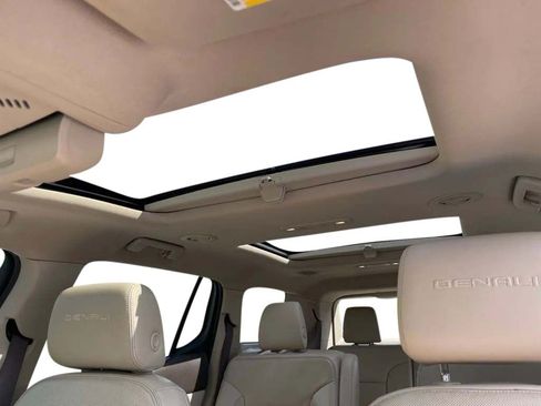Used 2017 GMC Acadia Denali w/ Technology Package AWD/4WD image 25