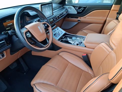 Certified 2023 Lincoln Aviator Black Label w/ Jet Package AWD/4WD image 11