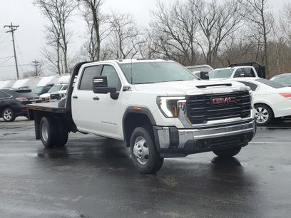 New 2025 GMC Sierra 3500 Pro w/ Convenience Package