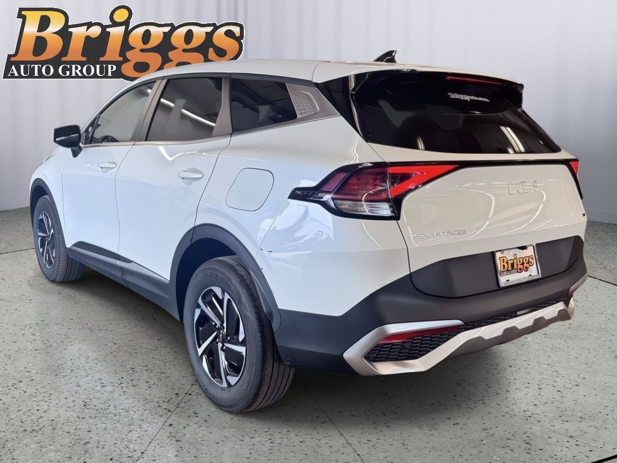 Certified 2025 Kia Sportage LX AWD/4WD image 4
