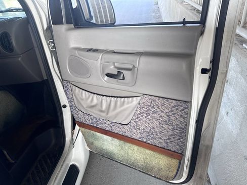 Used 1999 Ford E-150 and Econoline 150 image 23