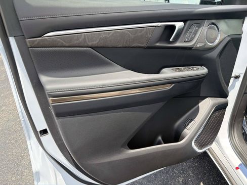 New 2026 Buick Enclave Avenir w/ Super Cruise Package FWD image 17