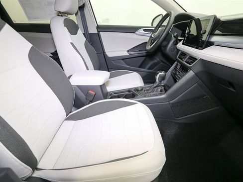 New 2025 Volkswagen Taos SE image 13