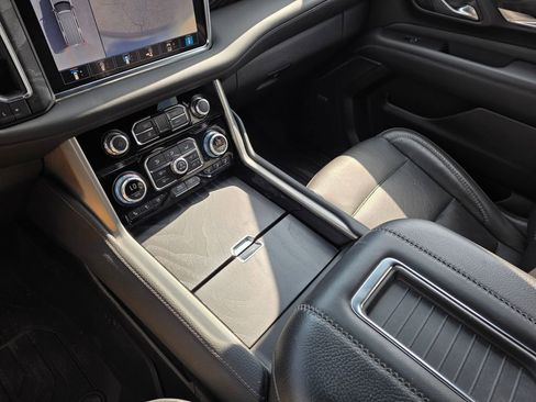 Used 2021 GMC Yukon Denali w/ Denali Ultimate Package AWD/4WD image 18