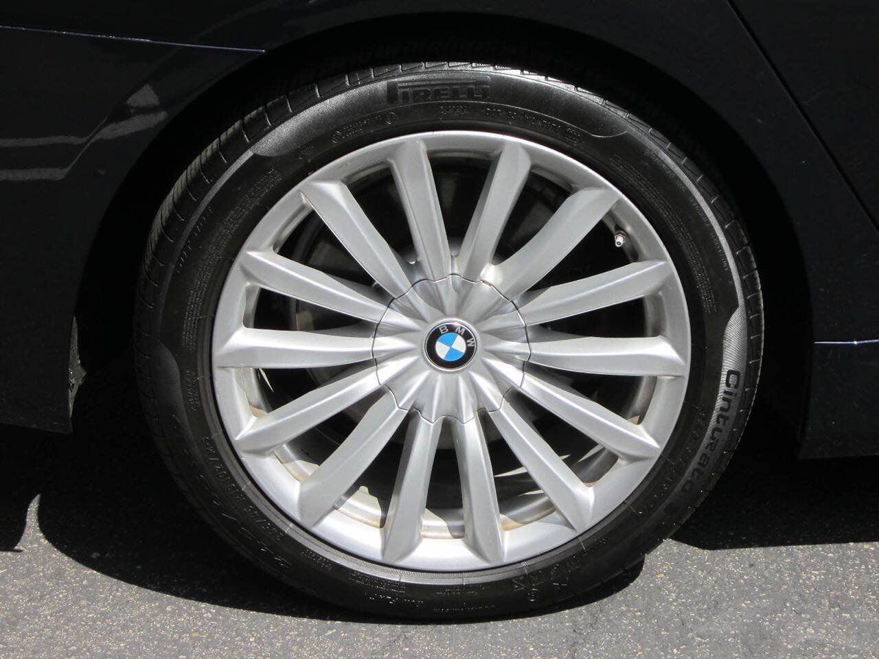Used 2020 BMW 740i w/ Premium Package RWD image 9