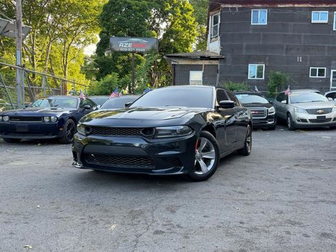 Used 2015 Dodge Charger SE w/ Sport Appearance Group RWD image 4