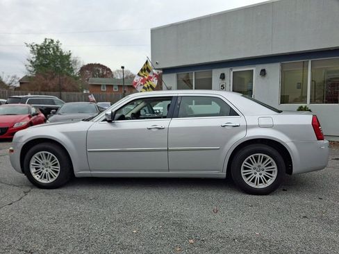 Used 2010 Chrysler 300 Touring image 7