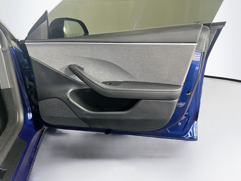 Used 2025 Tesla Model 3 Long Range RWD image 33