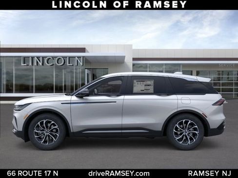 New 2026 Lincoln Nautilus Premier AWD/4WD image 3