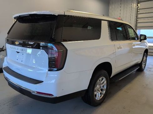 New 2026 Chevrolet Suburban LS image 4
