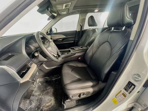 Used 2024 Toyota Grand Highlander AWD image 10