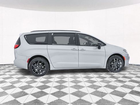 New 2026 Chrysler Pacifica Limited w/ S Appearance Package AWD/4WD image 11