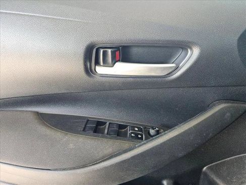 Used 2021 Toyota Corolla LE image 6