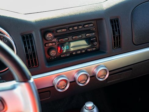 Used 2003 Chevrolet SSR w/ Preferred Equipment Group image 18