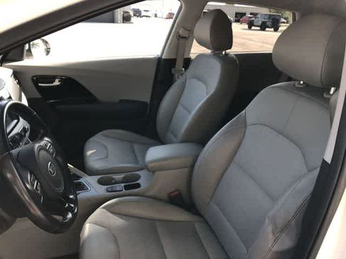Used 2019 Kia Niro EX FWD image 10