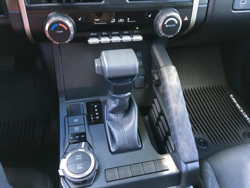 Used 2025 Toyota Tacoma SR5 AWD/4WD image 16