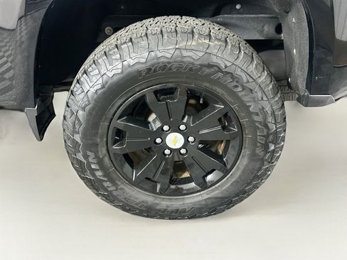 Used 2018 Chevrolet Colorado LT w/ LT Convenience Package RWD image 11