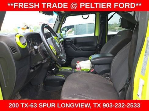 Used 2017 Jeep Wrangler Unlimited Sahara w/ Connectivity Group image 6