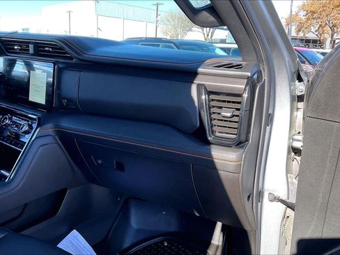 Used 2024 GMC Sierra 2500 AT4 w/ AT4 Premium Plus Package image 18