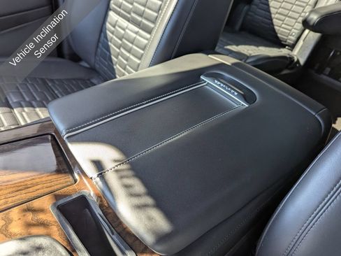 Used 2022 Cadillac Escalade ESV Sport Platinum AWD/4WD image 36