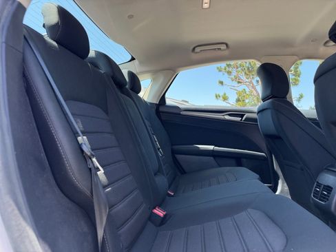 Used 2019 Ford Fusion SE FWD image 17