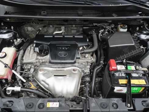Used 2018 Toyota RAV4 LE w/ All Weather Liner Package AWD/4WD image 30
